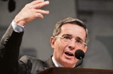 Senado da luz verde a debate contra Álvaro Uribe