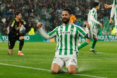 Un recital de Isco fuerza el paso atrás del Real Madrid