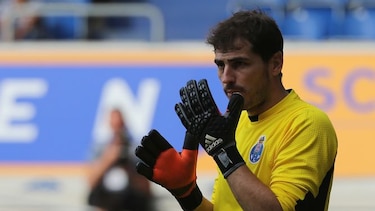 Casillas debuta con el Oporto frente al Duisburgo