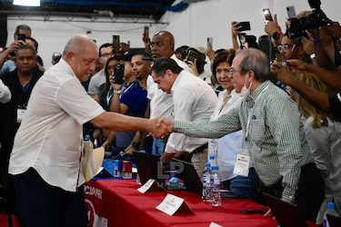 El diputado Crispiano Adames se postula como aspirante presidencial para las primarias del PRD