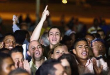 Denuncias y abucheos en nueva casa de la democracia