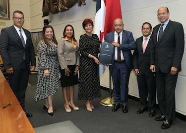 Pese al rechazo del Meduca, diputados aprueban iniciativa que transforma la Normal de Santiago en universidad
