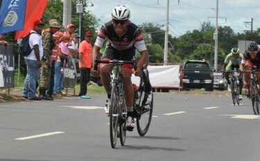 Franklin Archibold gana cuarta etapa con gran remate