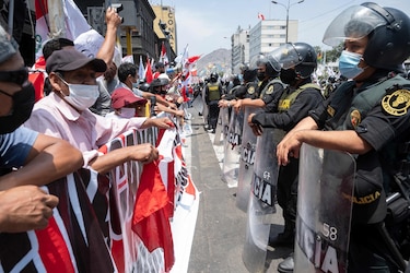 Congreso de Perú abre debate sobre proceso de destitución del presidente Castillo