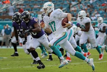 Dolphins anotan dos veces en 20 segundos para vencer a Ravens