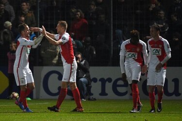 Con susto, Mónaco avanza a octavos de final en Copa de Francia