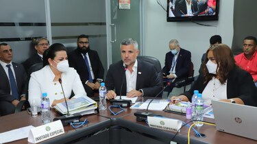 Millonarios traslados de partidas para reparar huecos, la vigilancia en Darién y la tecnología de la CSS