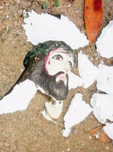 Profanan imagen de Jesús Nazareno en barriada interiorana