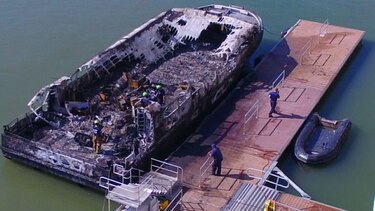 Incendio en un barco en el área del antiguo hotel Trump deja un herido