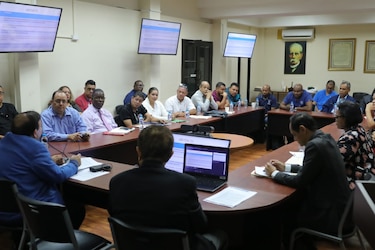 La búsqueda de soluciones a las demandas de los gremios médicos son postergadas  