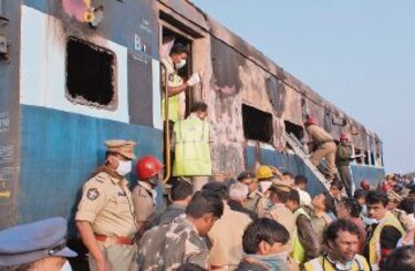 26 muertos por fuego en tren