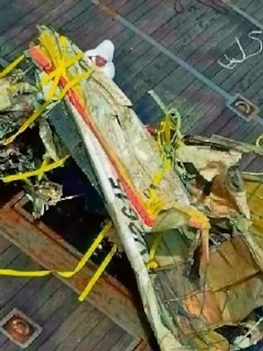 Reflotan restos de avioneta de Missoni