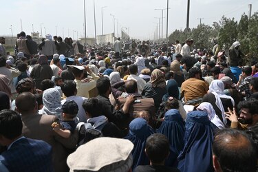 Talibanes impiden que los empleados del gobierno afgano en Kabul vuelvan a trabajar