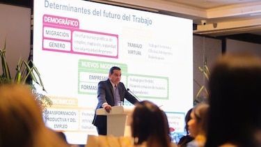 Analizan los retos del trabajo en Panamá