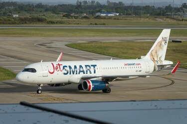 Aerolínea de bajo costo pide operar 111 rutas dentro de Colombia