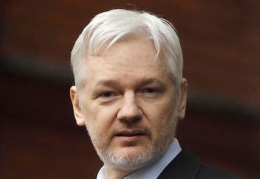 Ecuador: Julian Assange no tiene derecho a intervenir en política
