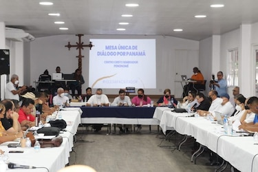 Diálogo se reanuda con quejas de las alianzas y una invitación del Gobierno