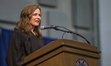 Comité del Senado de Estados Unidos avanza hacia nominación de candidata de Trump a Corte Suprema