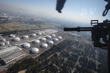 El Ejército mexicano combate el robo de gasolina desde el aire