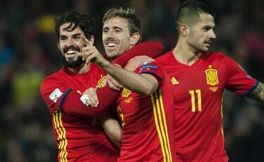 España golea a Macedonia para seguir en cabeza hacia Rusia