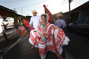 Las tunas de tambores salen a desfilar en La Villa en domingo de Carnaval