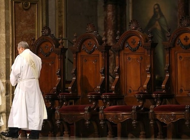 Suspendidos 14 sacerdotes chilenos envueltos en escándalo sexual