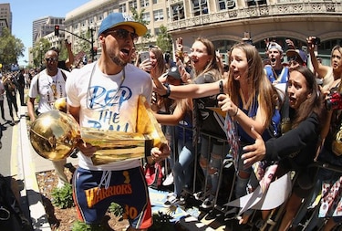 Oakland vuelve a celebrar campeonato de los Warriors