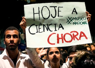 Tras incendio en el Museo Nacional de Brasil, surgen recriminaciones