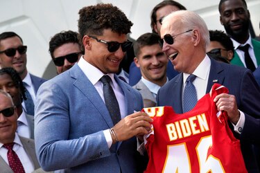 Biden recibe a los Chiefs en la Casa Blanca para celebrar su triunfo en el Super Bowl LVII