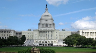 Republicanos mantienen control del Senado por dos años más