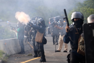¿Quién mueve las protestas? Mulino apunta a sindicatos, políticos y ‘mafias del pasado’