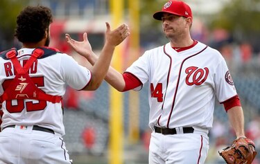 Nacionales vencen a Filis y se ponen a un paso de un comodín en la Liga Nacional