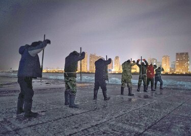 El ‘ballet’ de los talladores de hielo en Harbin