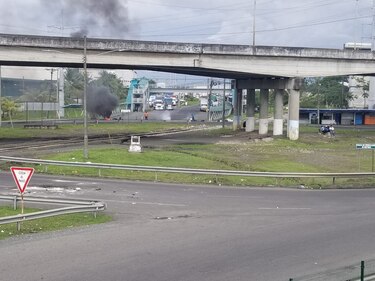 Bloqueos continúan en Colón; Cámara de Comercio alerta de la infiltración de grupos delincuenciales organizados