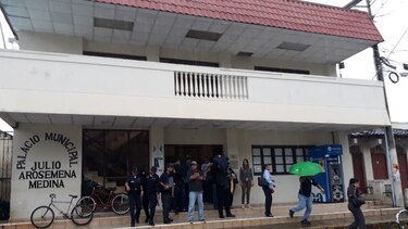 Aprehenden en operativo antidrogas al alcalde de Los Santos y cuatro funcionarios