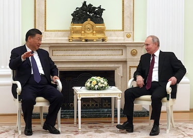 Putin agasaja a Xi con sopa de esturión y asado de ciervo
