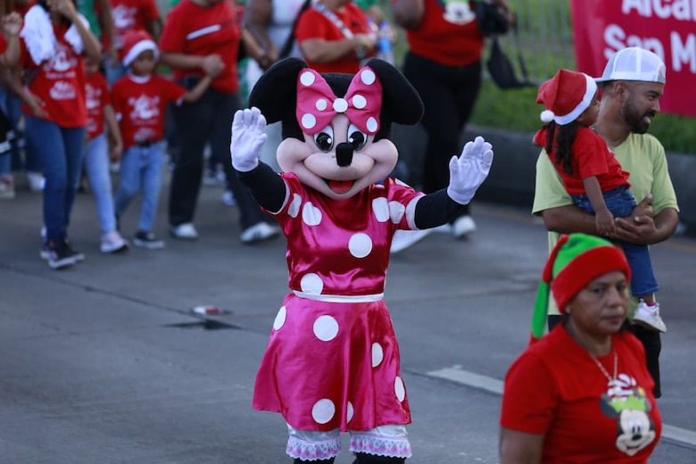 San Miguelito celebra ‘Una Navidad más bonita’ con colorido desfile