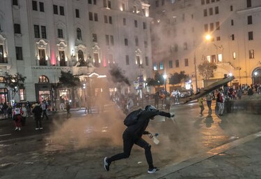 Una nueva marcha antigubernamental terminó con enfrentamientos en Lima