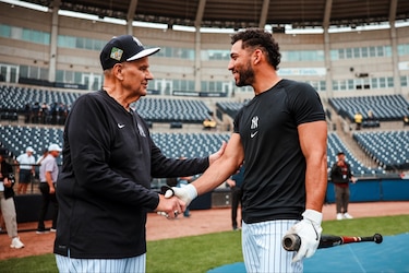 Una imagen con historia: Torre y Caballero unen el pasado y presente de los Yankees
