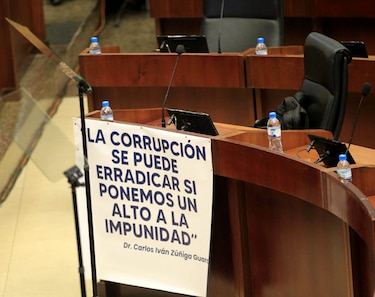 Cárcel para ‘botellas’ y descuentos a diputados: los proyectos anticorrupción que se atascaron en la Asamblea Nacional