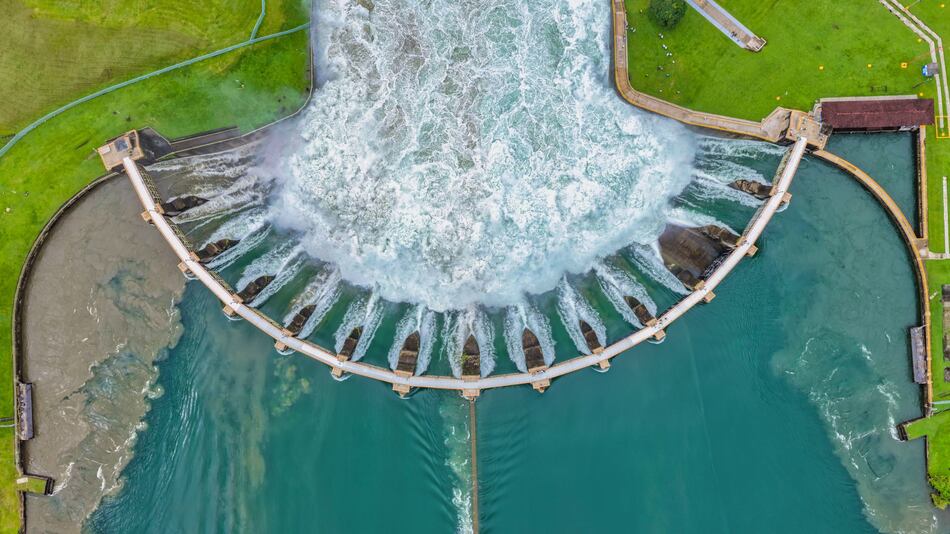 Canal de Panamá: verifican funcionamiento de compuertas del vertedero de Gatún