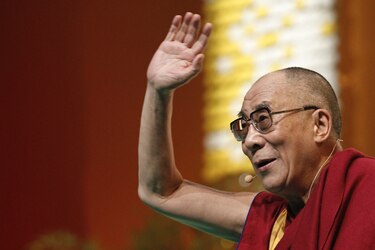 El dalái lama reaparece en una cumbre budista tras escándalo