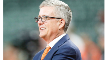 Jeff Luhnow demanda a los Astros de Houston 