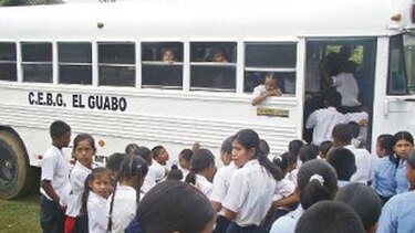 ‘Diablos rojos’ son ‘ángeles blancos’ en la costa abajo