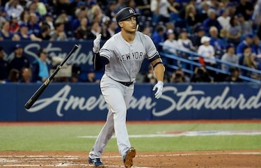 Giancarlo Stanton estrena la temporada con dos jonrones