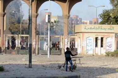 Un muerto en enfrentamientos entre policía e islamistas en Egipto
