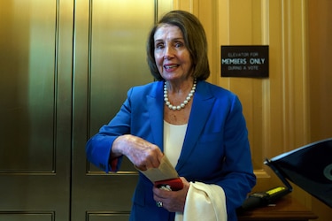 Nancy Pelosi se somete con éxito a un reemplazo de cadera tras su accidente en Luxemburgo