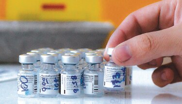Farmacéuticas no venden vacunas Covid-19 a empresas          