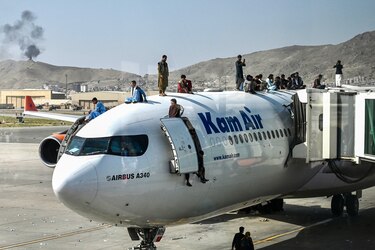 OTAN pide a los talibanes que permitan las evacuaciones de afganos