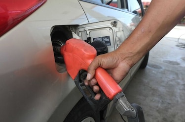 Precio de las gasolinas bajarán entre 13 y 17 centésimos el galón